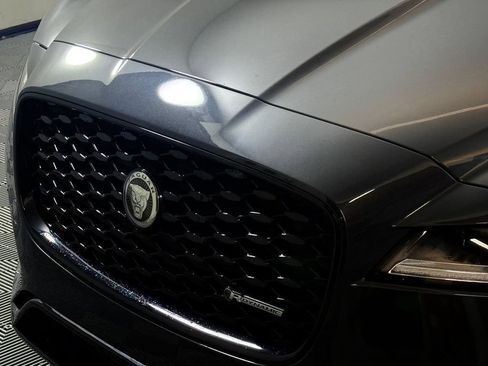 Used 2024 Jaguar XF R-Dynamic SE AWD/4WD image 25
