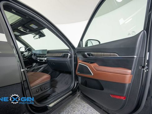 Used 2024 Kia Telluride SX Prestige w/ Towing Package AWD/4WD image 41