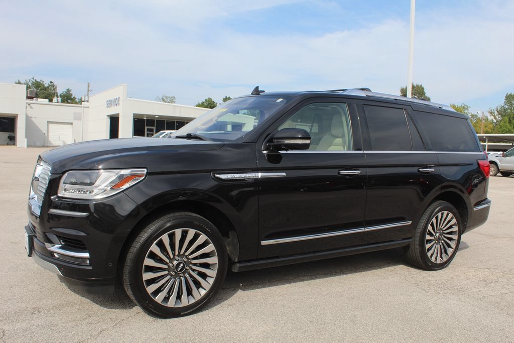 Used 2019 Lincoln Navigator Reserve w/ Cargo Package AWD/4WD image 2