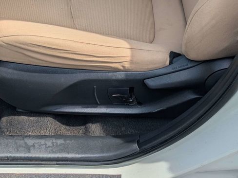 Used 2020 Toyota RAV4 LE FWD image 20