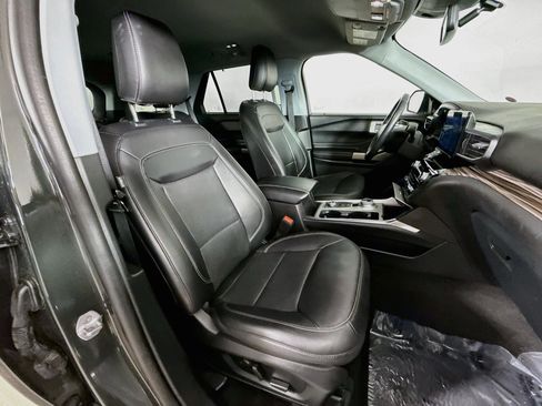 Used 2023 Ford Explorer Limited w/ Equipment Group 301A AWD/4WD image 37