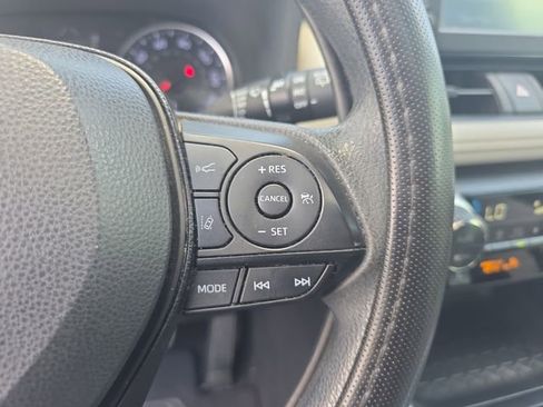 Used 2019 Toyota RAV4 XLE FWD image 23