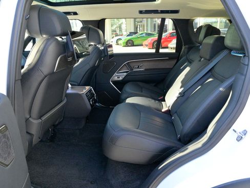 Used 2025 Land Rover Range Rover Long Wheelbase Autobiography image 36