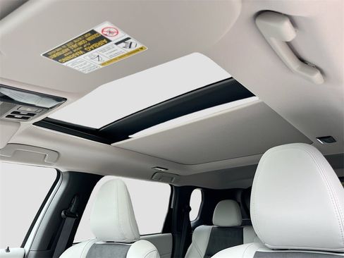 New 2025 Mitsubishi Outlander SE image 23