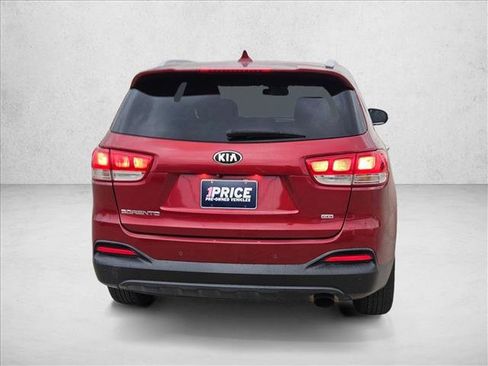Used 2018 Kia Sorento LX image 6