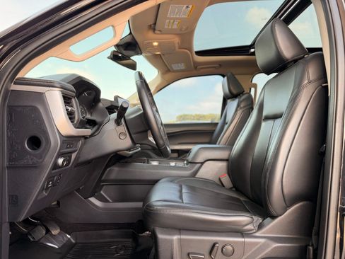 Used 2022 Ford Expedition Max XLT AWD/4WD image 18