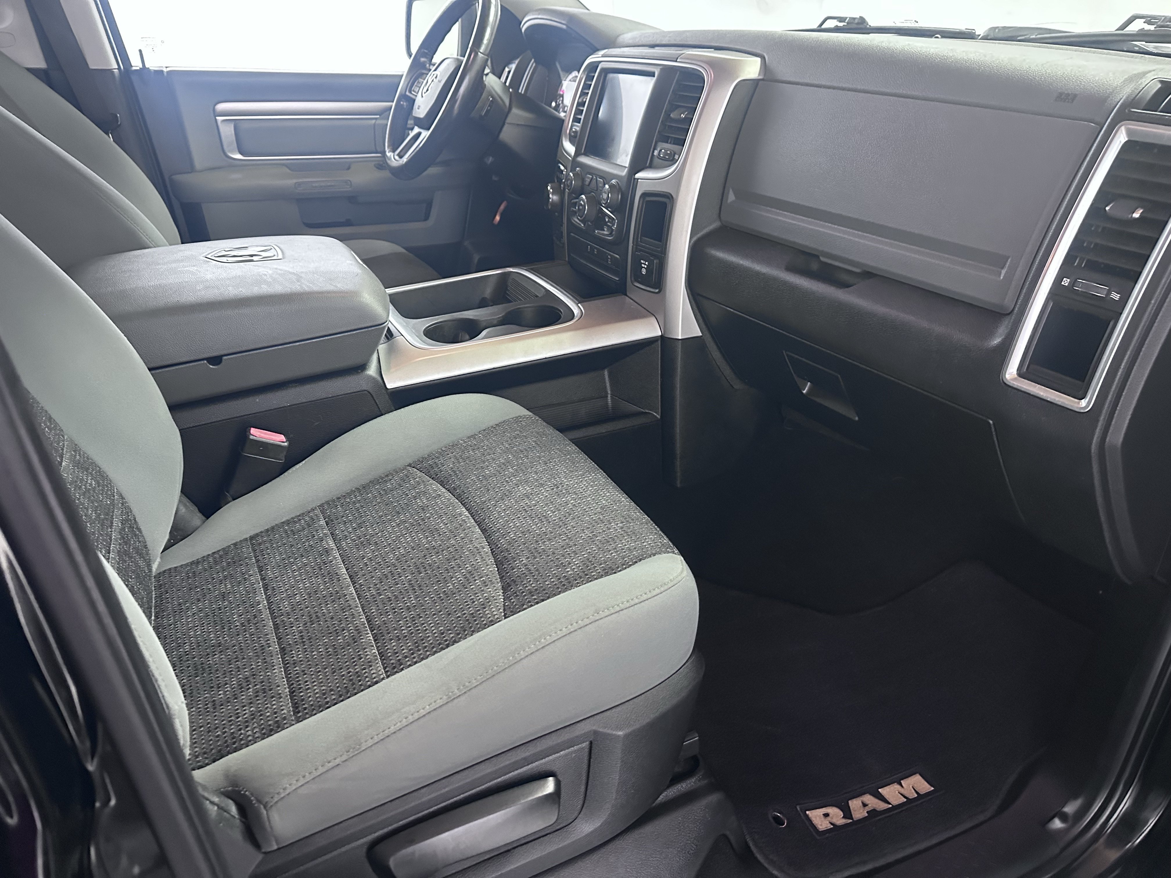 Used 2019 RAM 1500 Classic SLT w/ Luxury Group AWD/4WD image 36