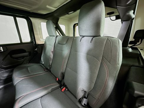Used 2024 Jeep Wrangler Rubicon image 22