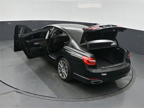 Used 2019 BMW 740i w/ Executive Package image 51