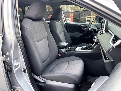 Used 2019 Toyota RAV4 XLE image 7