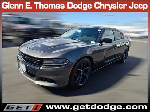 Used 2020 Dodge Charger SXT w/ Blacktop Package image 3