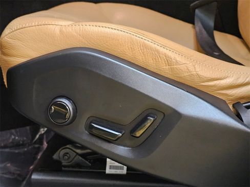 Used 2020 Volvo XC60 T5 Momentum image 25