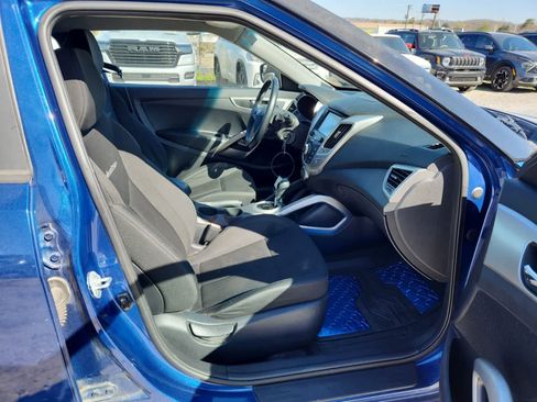Used 2017 Hyundai Veloster image 21