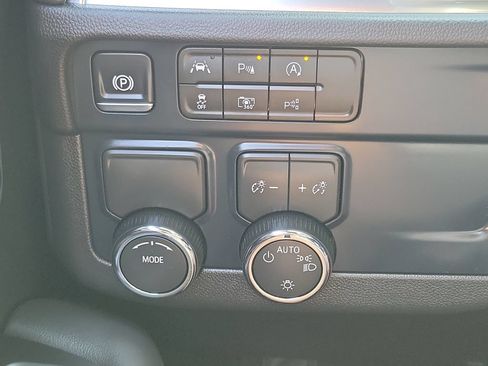 Used 2026 Chevrolet Suburban LS RWD image 12