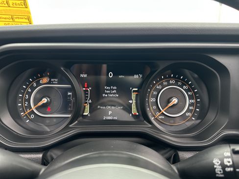 Used 2025 Jeep Wrangler Unlimited Rubicon AWD/4WD image 30