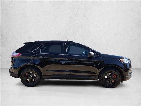Used 2022 Ford Edge SE image 4