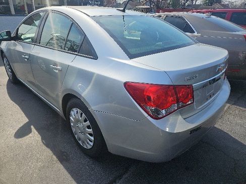Used 2014 Chevrolet Cruze LS image 3