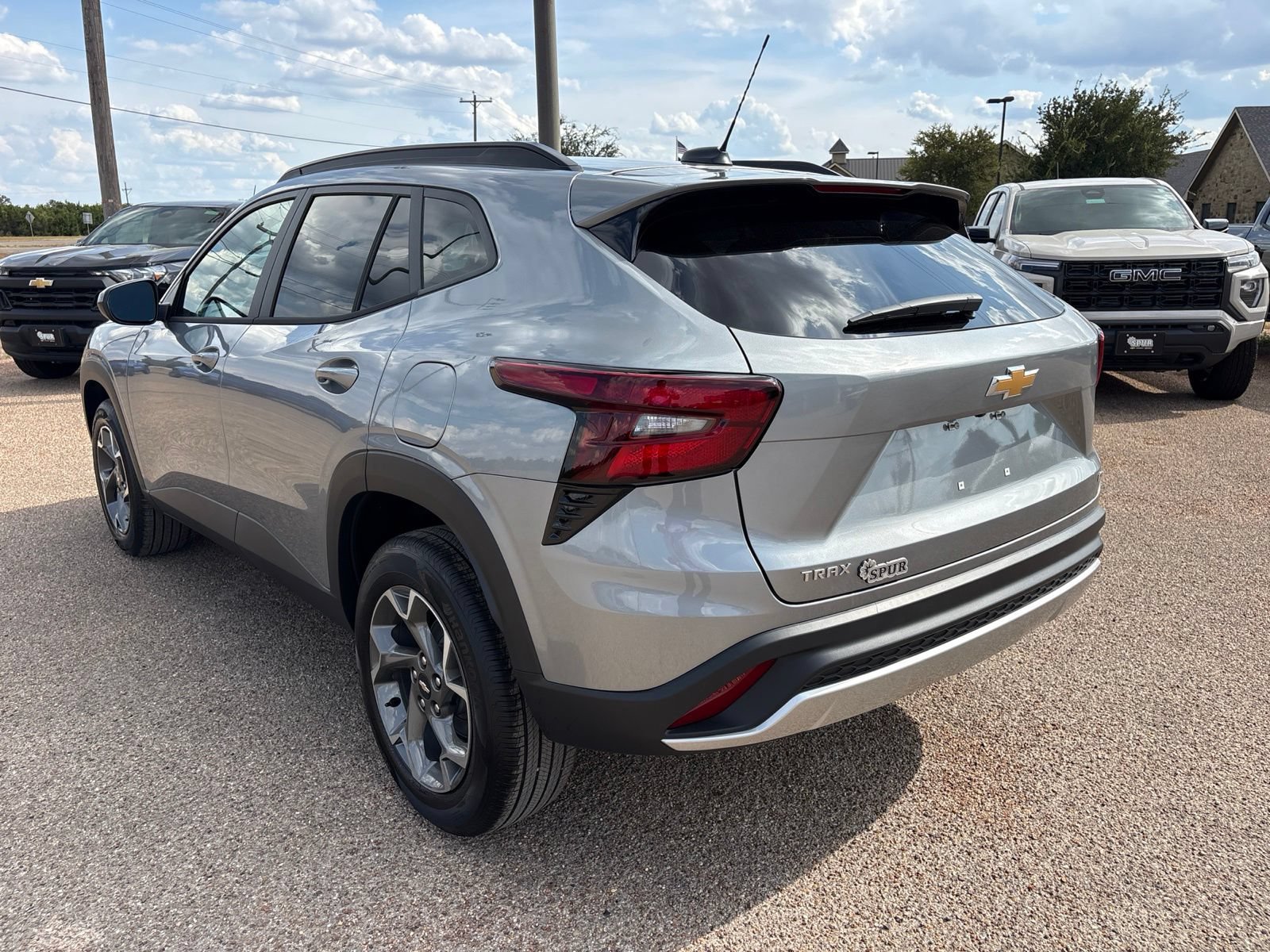New 2026 Chevrolet Trax LT w/ LT Convenience Package FWD image 4