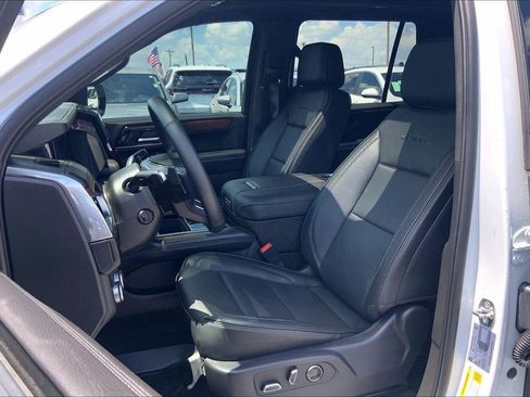 Used 2026 GMC Yukon Denali AWD/4WD image 13