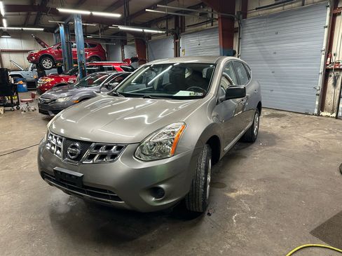 Used 2012 Nissan Rogue S image 1