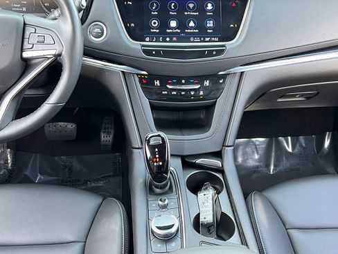 Used 2023 Cadillac XT6 Luxury image 13