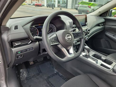 Used 2024 Nissan Sentra SV FWD image 18