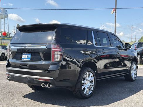 Used 2022 Chevrolet Suburban High Country RWD image 6