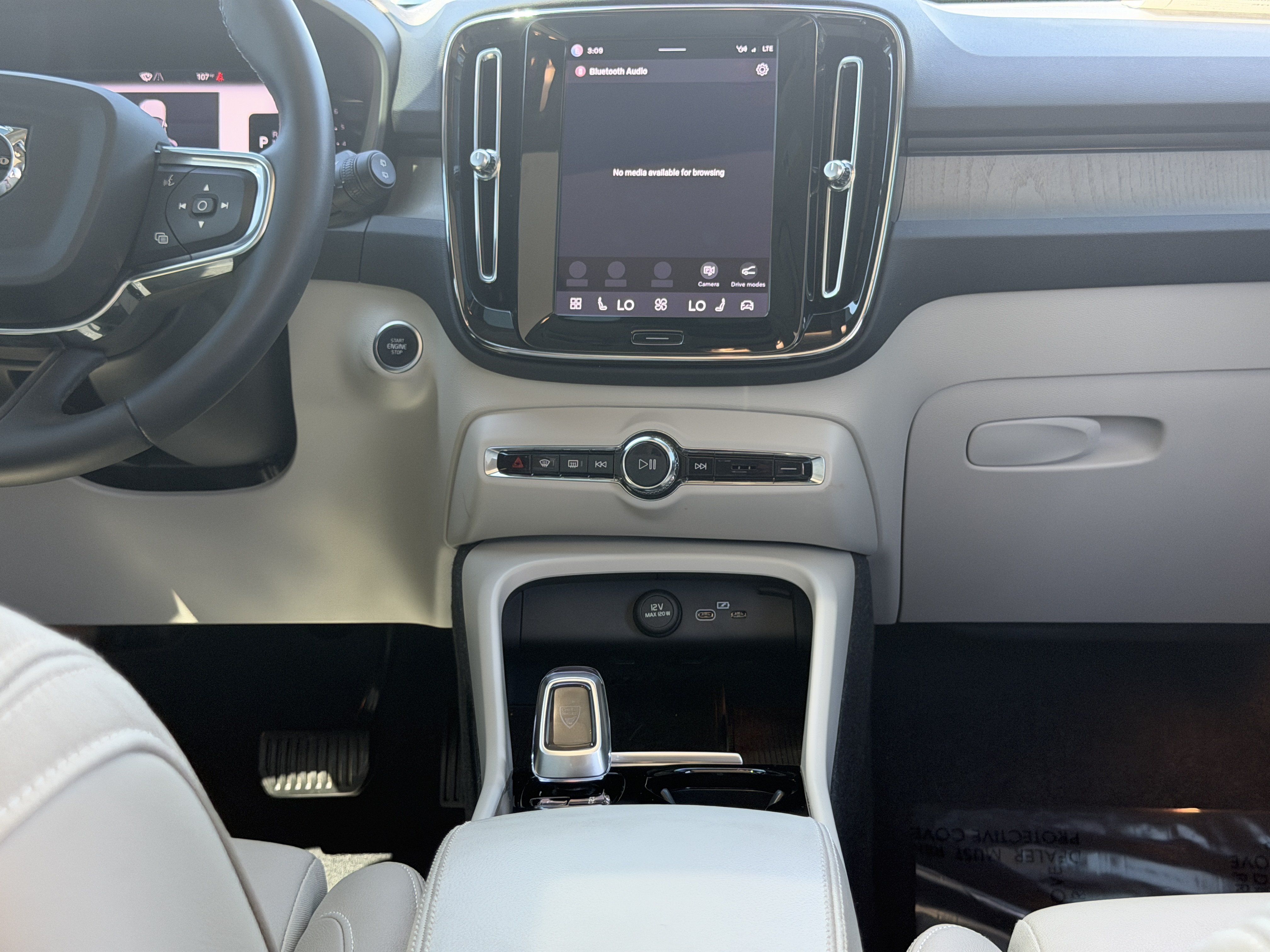 Certified 2024 Volvo XC40 B5 Plus w/ Protection Package Premier AWD/4WD image 15