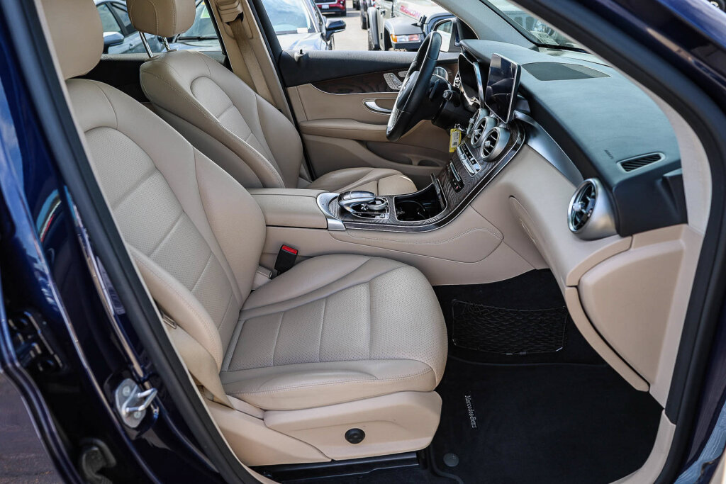 Used 2018 Mercedes-Benz GLC 300 4MATIC image 9