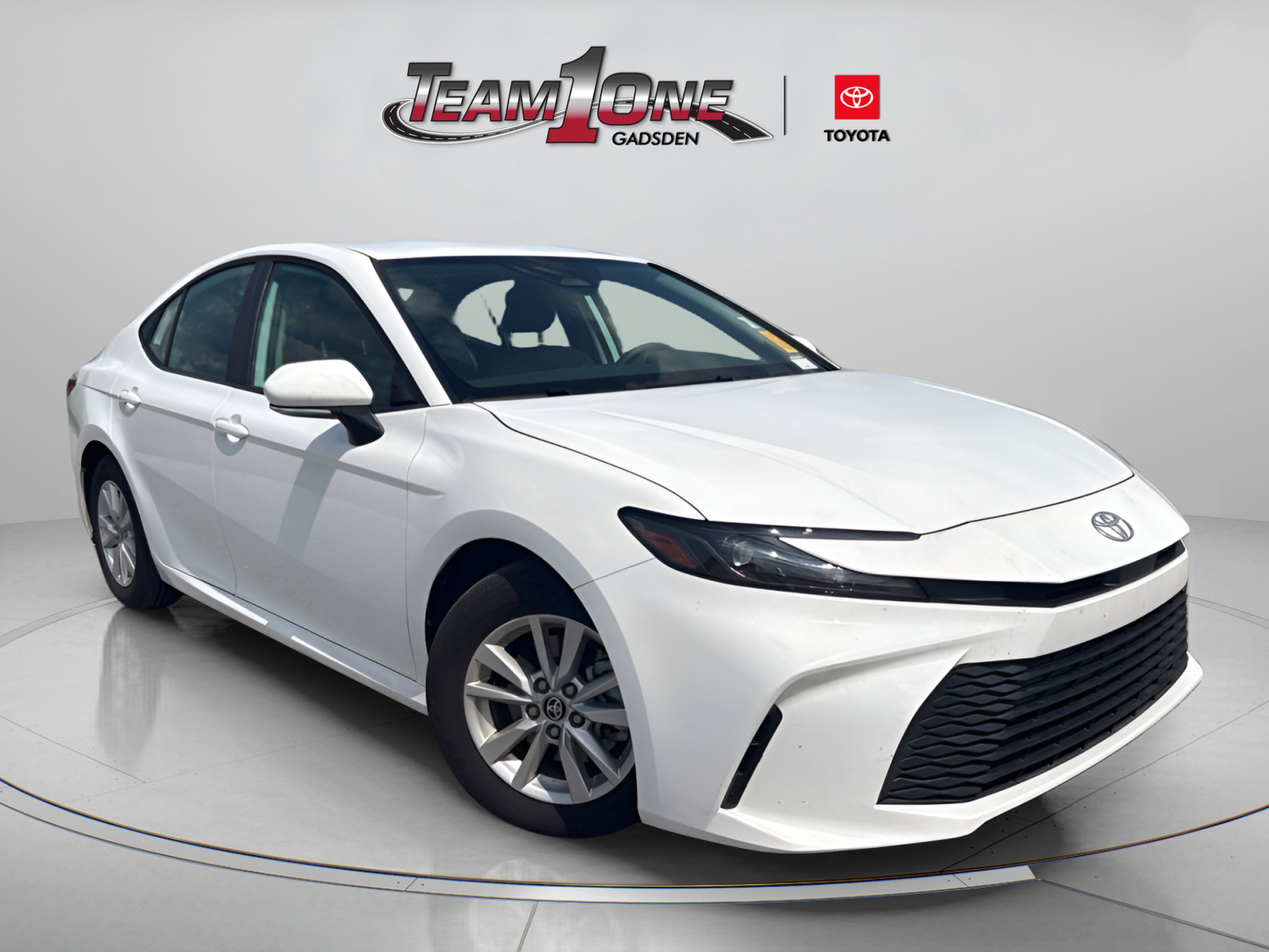 Used 2025 Toyota Camry LE FWD image 1
