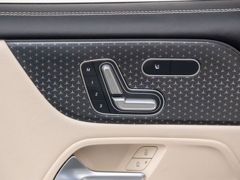 New 2025 Mercedes-Benz GLB 250 GLB 250 image 16