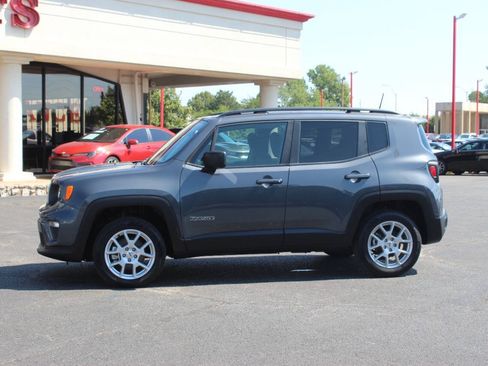 Used 2022 Jeep Renegade Latitude w/ Convenience Group AWD/4WD image 6
