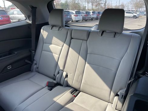 Used 2016 Honda Pilot Touring image 45