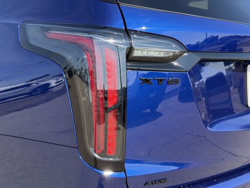 Certified 2024 Cadillac XT6 Sport w/ LPO, ONYX Package image 9