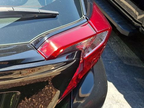 Used 2022 Toyota C-HR XLE FWD image 9