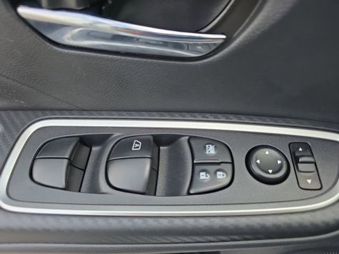 New 2025 Nissan Versa SR image 29