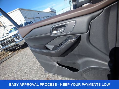 Used 2021 Nissan Rogue SV w/ Premium Package image 35