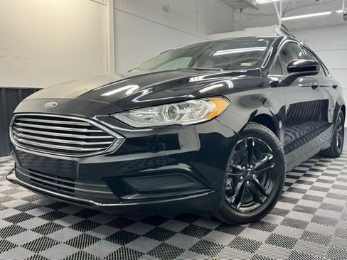 Used 2018 Ford Fusion SE w/ Fusion SE Technology Package image 3