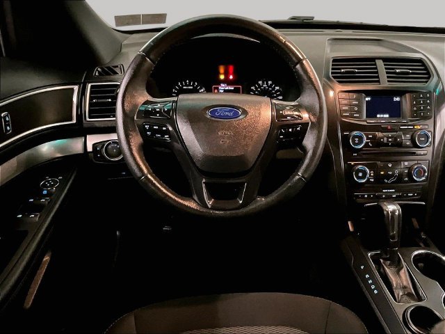 Used 2017 Ford Explorer XLT FWD image 6