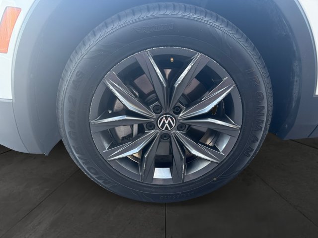 Used 2024 Volkswagen Tiguan SE AWD/4WD image 9