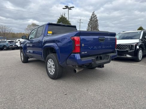Used 2025 Toyota Tacoma SR5 image 3