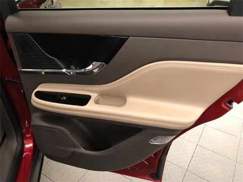 Used 2022 Lincoln Corsair AWD w/ Premium Package image 32