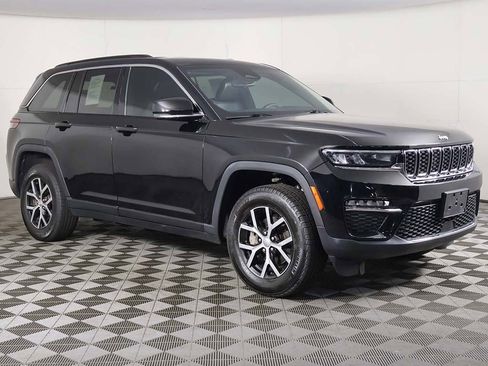 Used 2024 Jeep Grand Cherokee Limited image 2