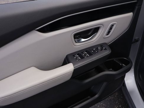 Used 2025 Honda Pilot Touring image 20
