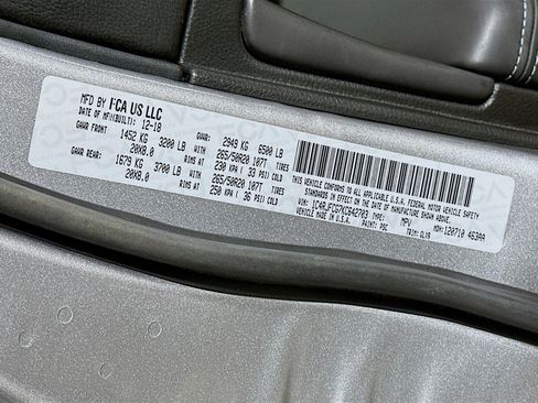 Used 2019 Jeep Grand Cherokee Overland image 12