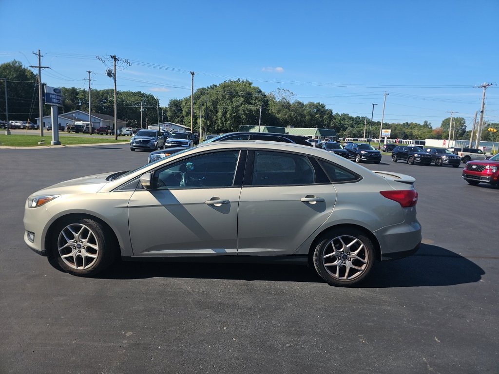 Used 2015 Ford Focus SE w/ Equipment Group 201A FWD image 10