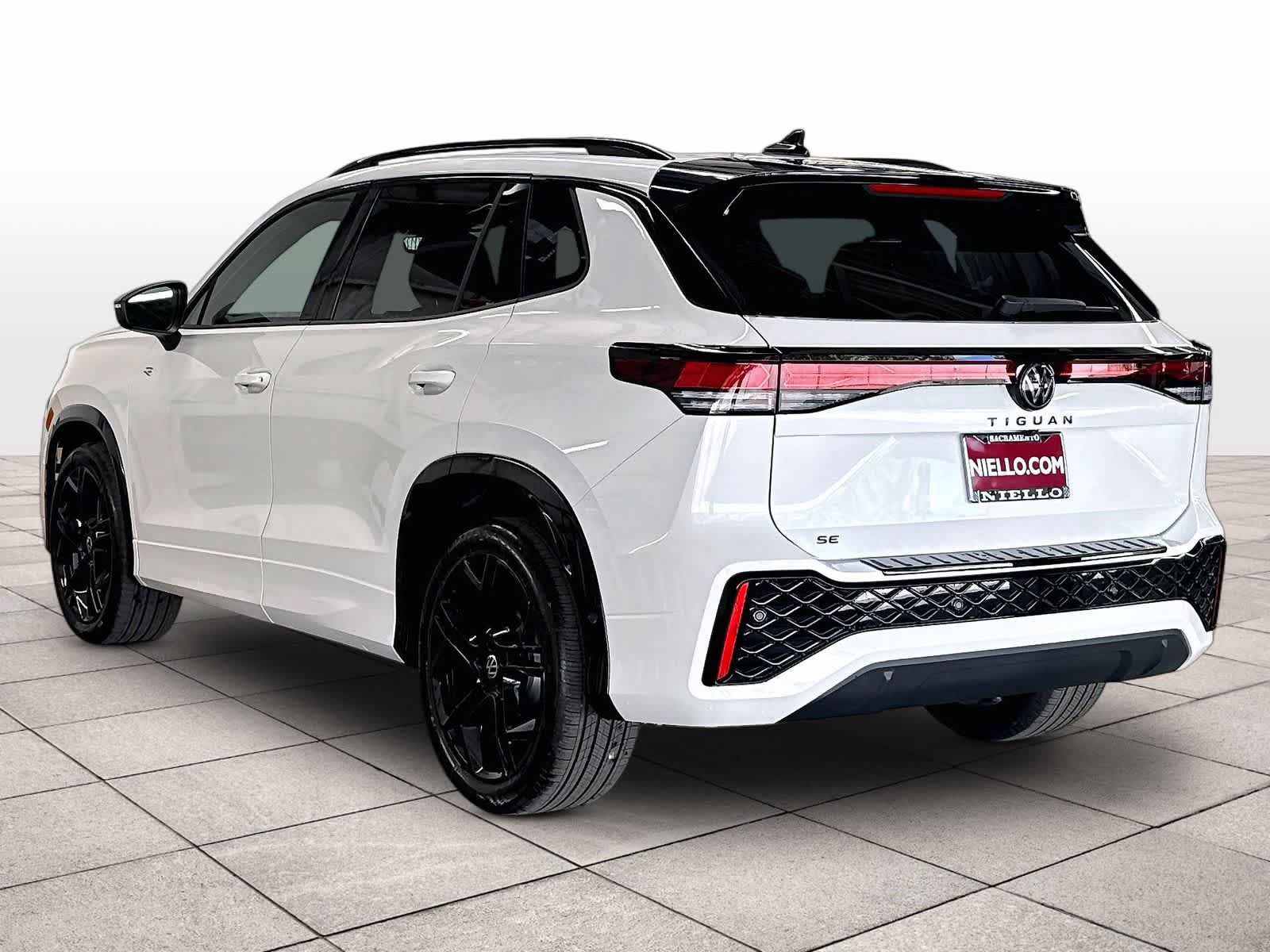 New 2026 Volkswagen Tiguan SE R-Line FWD image 3