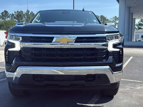 Used 2025 Chevrolet Silverado 1500 LT AWD/4WD image 2
