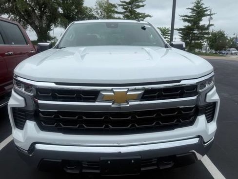 Used 2025 Chevrolet Silverado 1500 LT AWD/4WD image 2