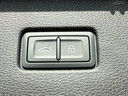 New 2026 Audi SQ7 Premium Plus AWD/4WD image 12